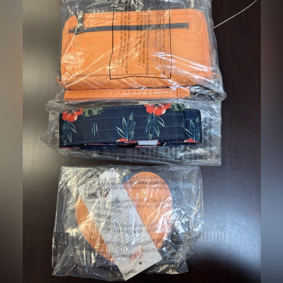 combo:Whirly RFID Wristlet Wallet; Heart in🍑Peach Sorbet & 1.5in crossbody strap - Picture 2 of 9